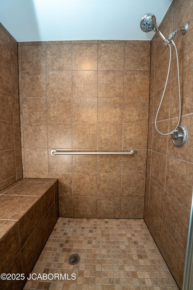 full bath featuring tiled shower