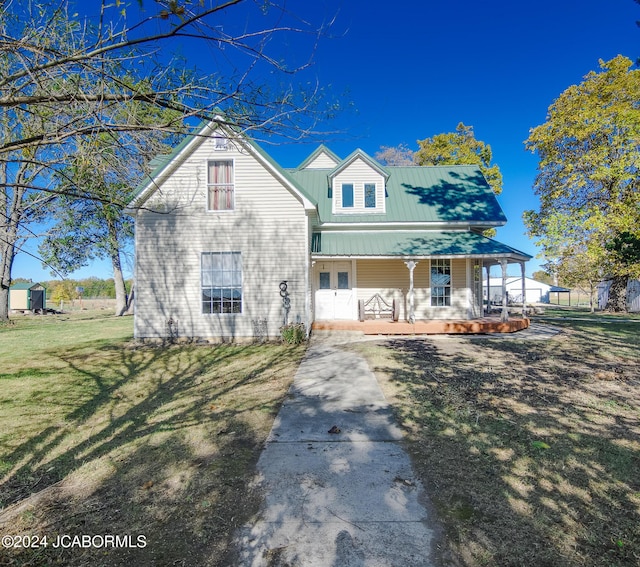 view of front of property featuring a porch and a front lawn