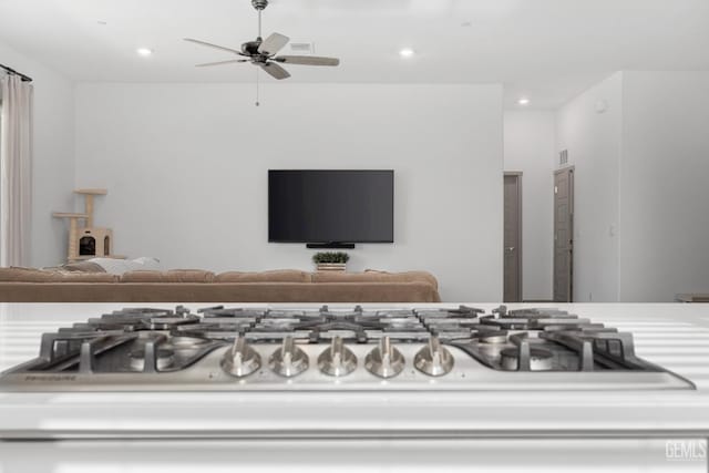 interior details with gas cooktop, a ceiling fan, and recessed lighting