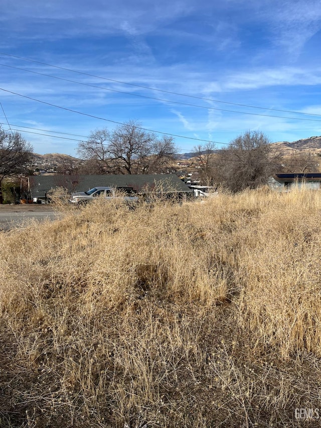 Listing photo 2 for 22450 Vaquero Dr, Tehachapi CA 93561