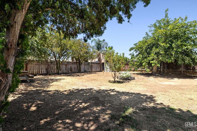 2605 Bladen St, Bakersfield, CA 93309 - view of yard