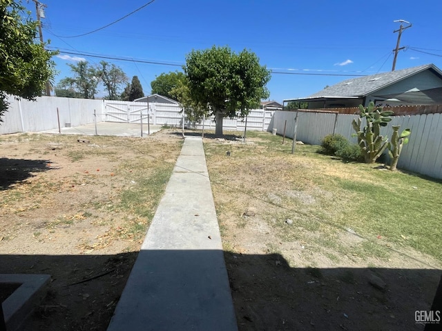 214 Buchanan St, Taft, CA 93268 - view of yard