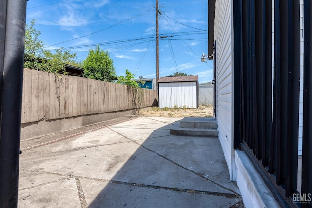 1920 Doolittle Ave, Bakersfield, CA 93304 - fenced backyard with a patio area