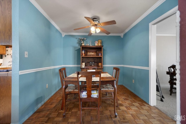 dining space featuring a ceiling fan, baseboards, and ornamental molding