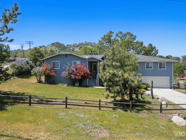 view of front of home with driveway and a garage