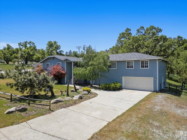 view of front of home featuring a garage and driveway