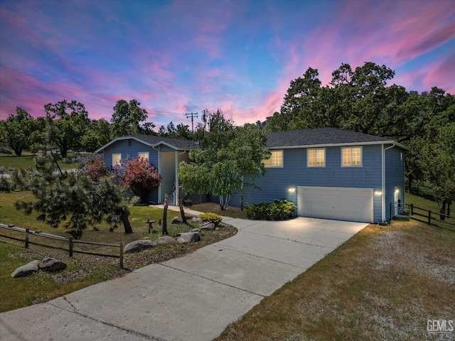view of front facade with a garage and driveway