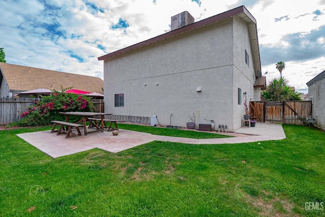 3717 Cypress Glen Blvd, Bakersfield, CA 93309 - rear view of property featuring a patio area, stucco siding, and a gate