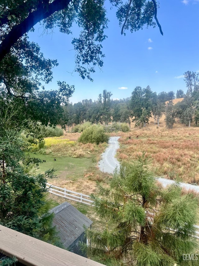 view of yard featuring a rural view