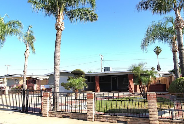 118 W 20th Ave, Delano, CA 93215 - view of single story home
