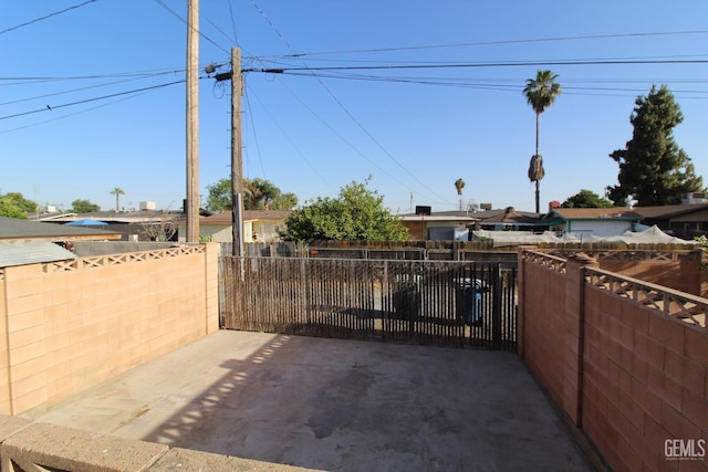 118 W 20th Ave, Delano, CA 93215 - view of patio / terrace