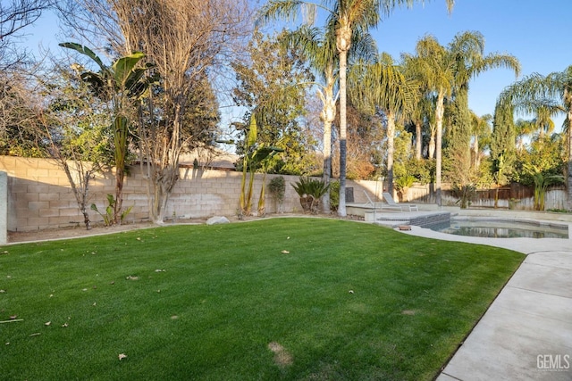 view of yard featuring a fenced in pool