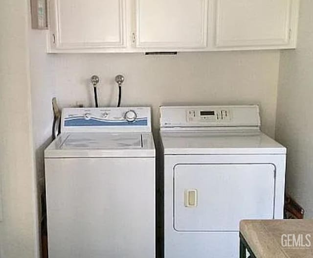 24551 Pueblo Ct, Tehachapi, CA 93561 - laundry area featuring washer and clothes dryer