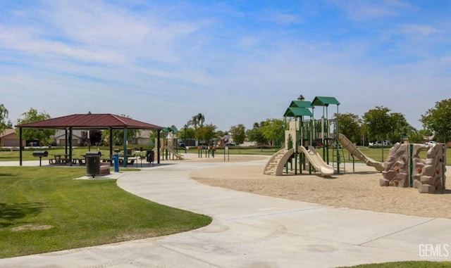 9311 Caliente Creek Ct, Bakersfield, CA 93311 - communal playground with a gazebo and a lawn