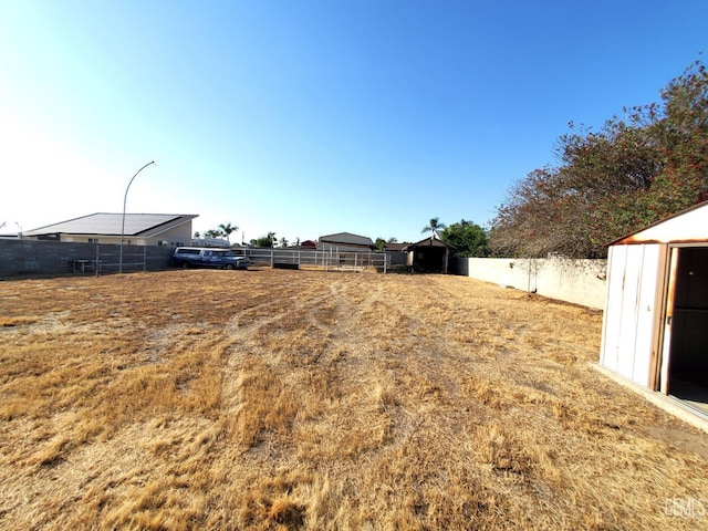 4204 Tyndall Ave, Bakersfield, CA 93313 - view of yard featuring a storage unit