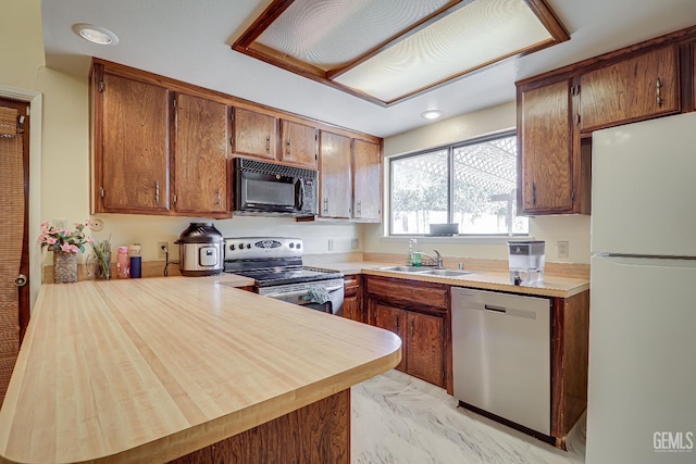6901 Shelby Loop, Bakersfield, CA 93309 - kitchen featuring stainless steel appliances, light countertops, a peninsula, and light marble finish flooring