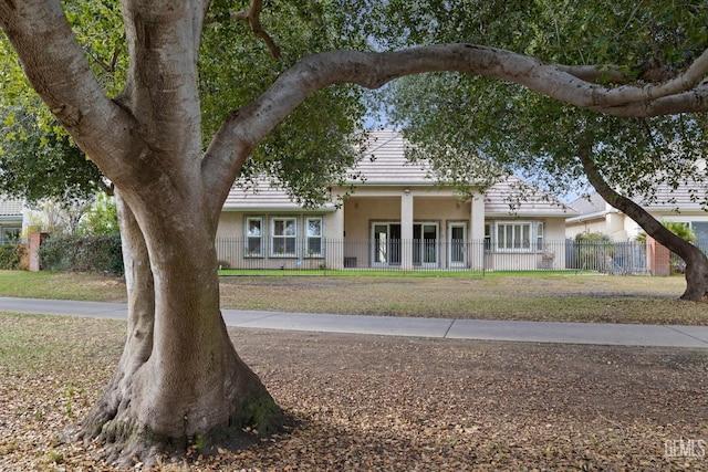 view of front facade