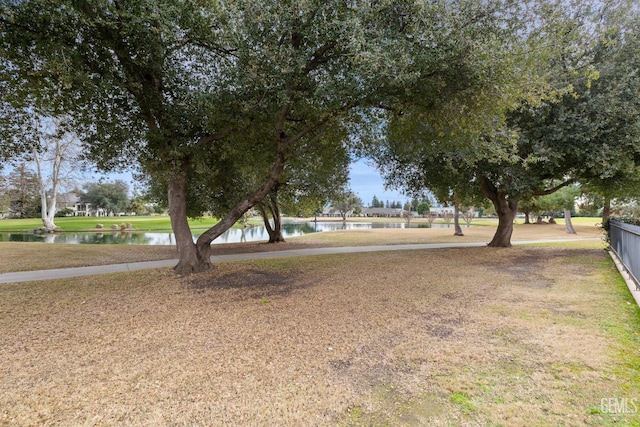 view of yard featuring a water view