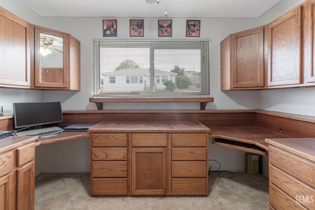 726 D St, Taft, CA 93268 - home office with built in study area and a textured ceiling