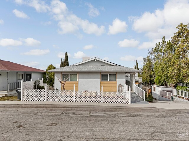 726 D St, Taft, CA 93268 - view of front of property featuring stucco siding, roof with shingles, and fence