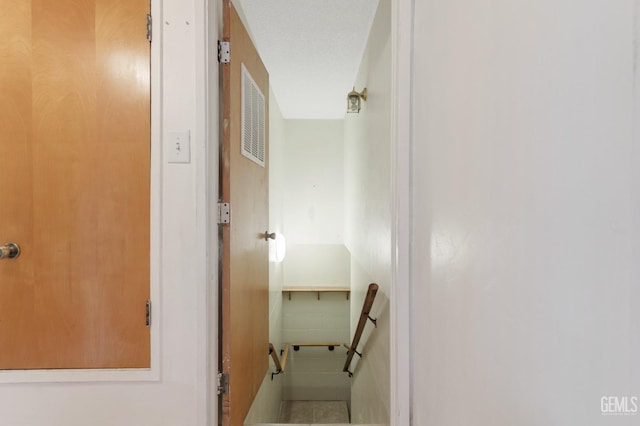 726 D St, Taft, CA 93268 - stairs with tile patterned floors
