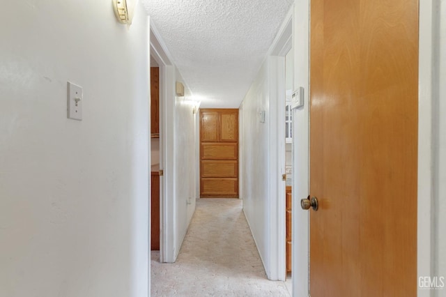 726 D St, Taft, CA 93268 - hallway with a textured ceiling