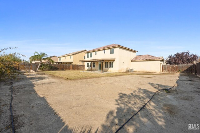 view of yard featuring ceiling fan and a patio area