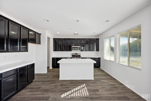 unfurnished living room featuring carpet and a chandelier