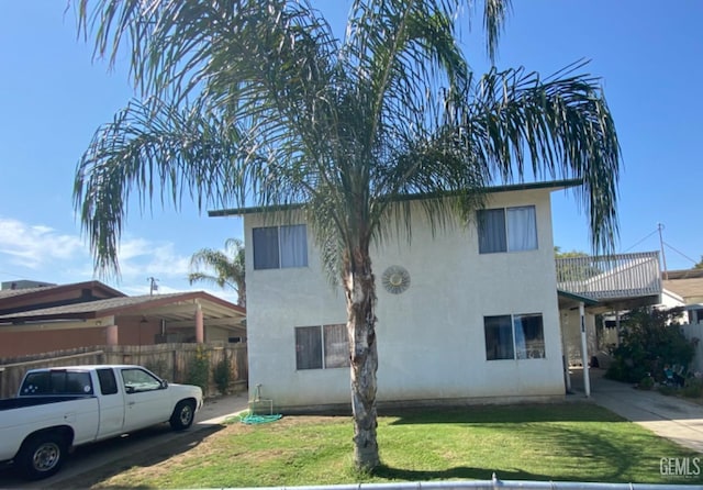 view of side of property featuring a lawn