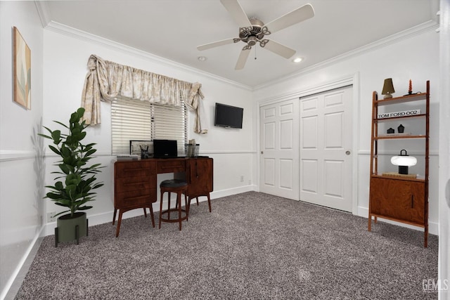 office space featuring a ceiling fan, recessed lighting, carpet floors, crown molding, and baseboards