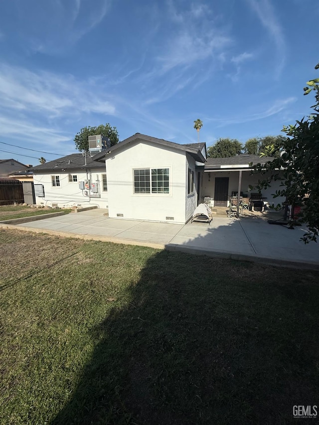 615 Cherokee Dr, Bakersfield, CA 93309 - rear view of property with a patio area and a yard