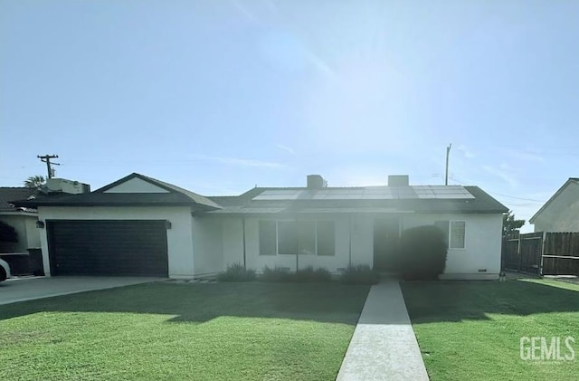 615 Cherokee Dr, Bakersfield, CA 93309 - ranch-style home featuring an attached garage, stucco siding, and driveway