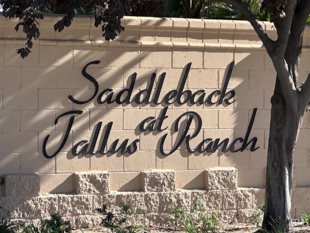 view of community / neighborhood sign