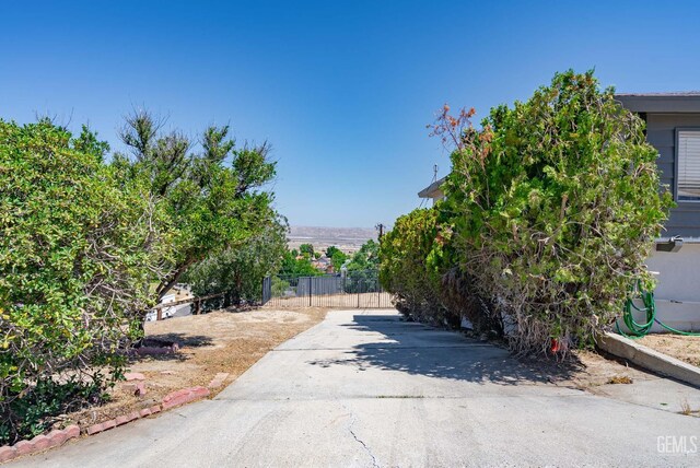 728 D St, Taft, CA 93268 - view of concrete surface