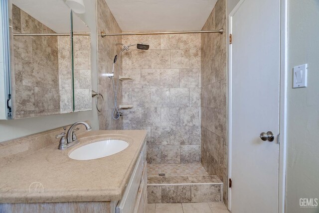 728 D St, Taft, CA 93268 - full bathroom with tiled shower and vanity