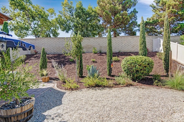 14030 Sandstone Peak Dr, Bakersfield, CA 93306 - fenced backyard with a patio
