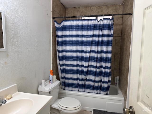 819 Stephen Ct, Wasco, CA 93280 - bathroom with shower / bath combination with curtain and vanity