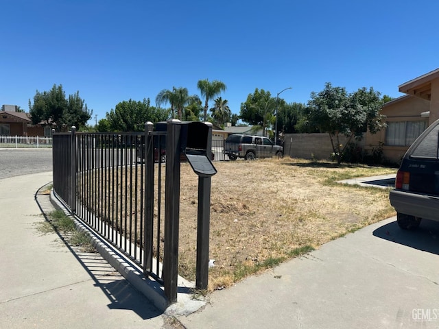 819 Stephen Ct, Wasco, CA 93280 - view of gate