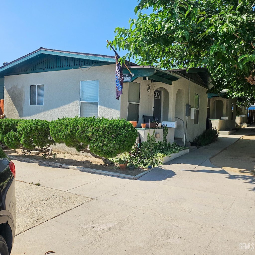 305 Warren St, Taft, CA 93268 - view of front of home with stucco siding