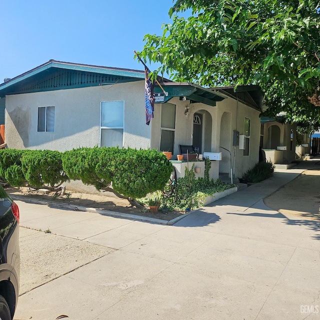 305 Warren St, Taft, CA 93268 - view of front of home with stucco siding