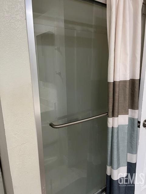 2626 E Cleo Ct Unit 29, Bakersfield, CA 93306 - full bath featuring a shower stall and a textured wall