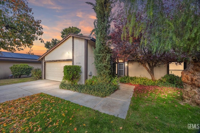 view of front of house with a lawn and a garage