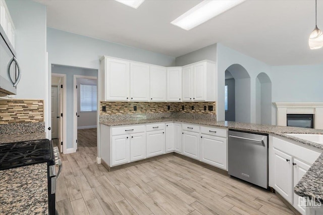 11311 Mezzadro Ave, Bakersfield, CA 93312 - kitchen featuring stainless steel appliances, decorative backsplash, light wood-style floors, and white cabinets