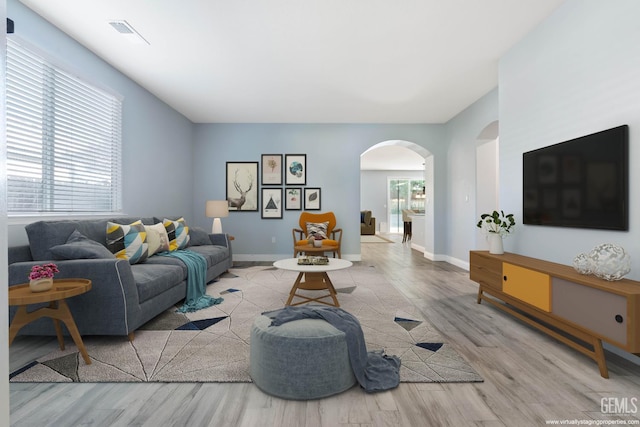 11311 Mezzadro Ave, Bakersfield, CA 93312 - living area featuring arched walkways and wood finished floors