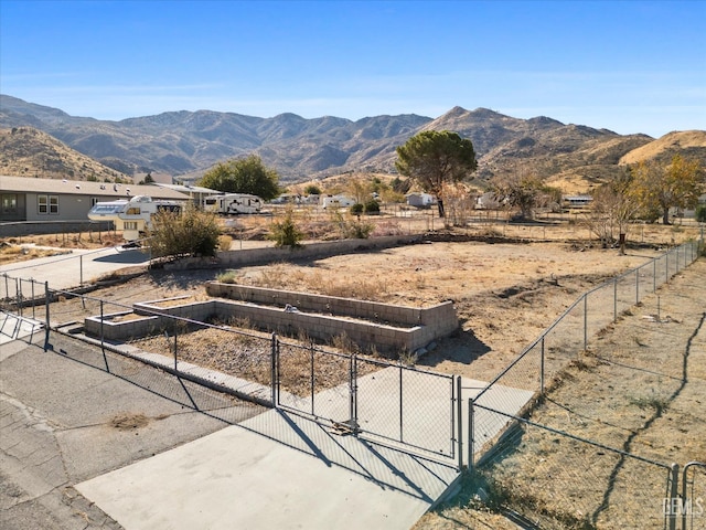 Listing photo 2 for 8412 Wildmint Dr, Lake Isabella CA 93240