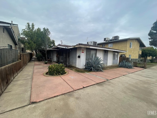 2810 N Chester Ave, Bakersfield, CA 93308 - view of front of house featuring a patio and fence