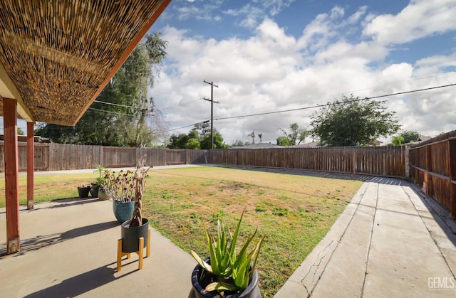 705 Stephens Dr, Bakersfield, CA 93304 - view of yard featuring a patio