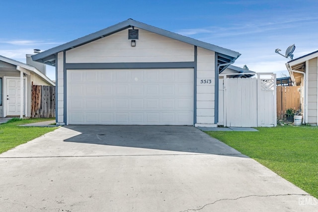 ranch-style house featuring a front lawn