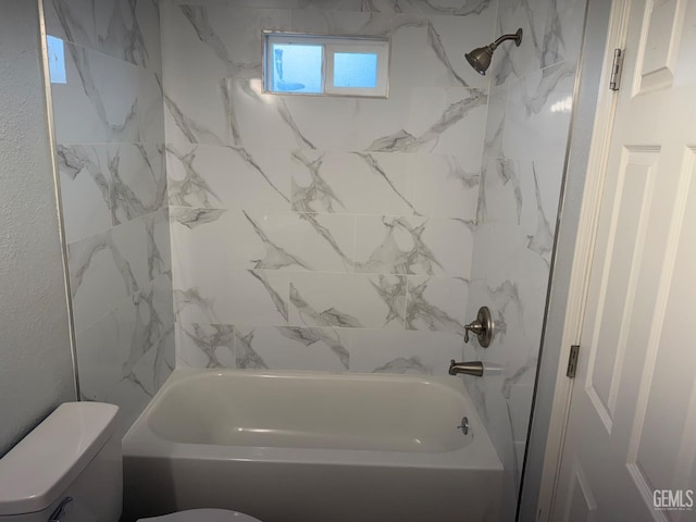 bathroom with toilet and tiled shower / bath combo