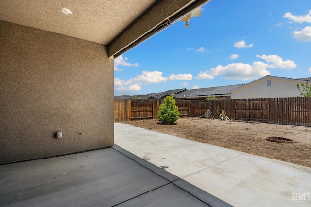 6622 Sycamore Wood Ln, Bakersfield, CA 93313 - fenced backyard with a patio